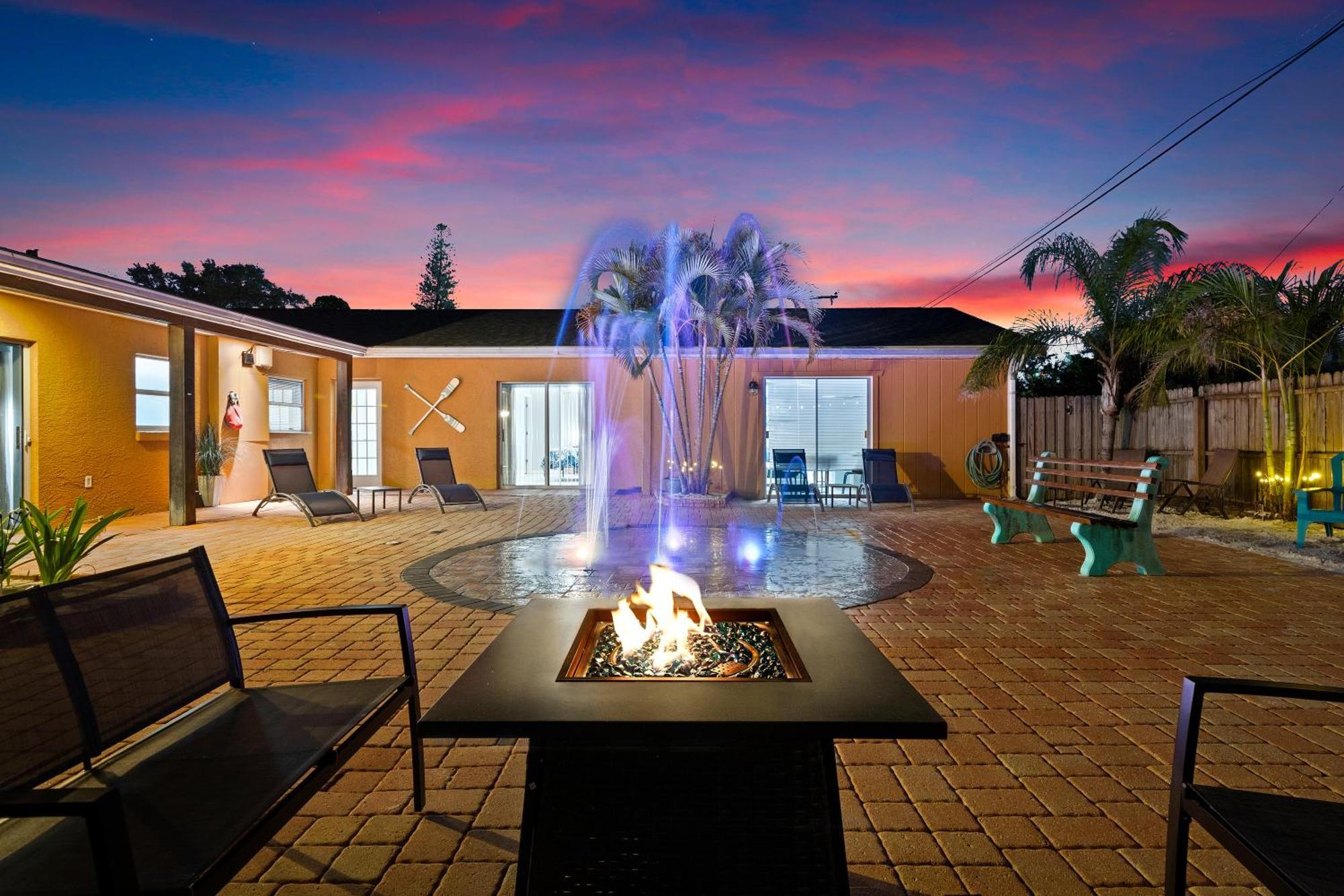 Coastal Villa W Amazing Courtyard - Splash Pad! Σεϊρασότα Εξωτερικό φωτογραφία
