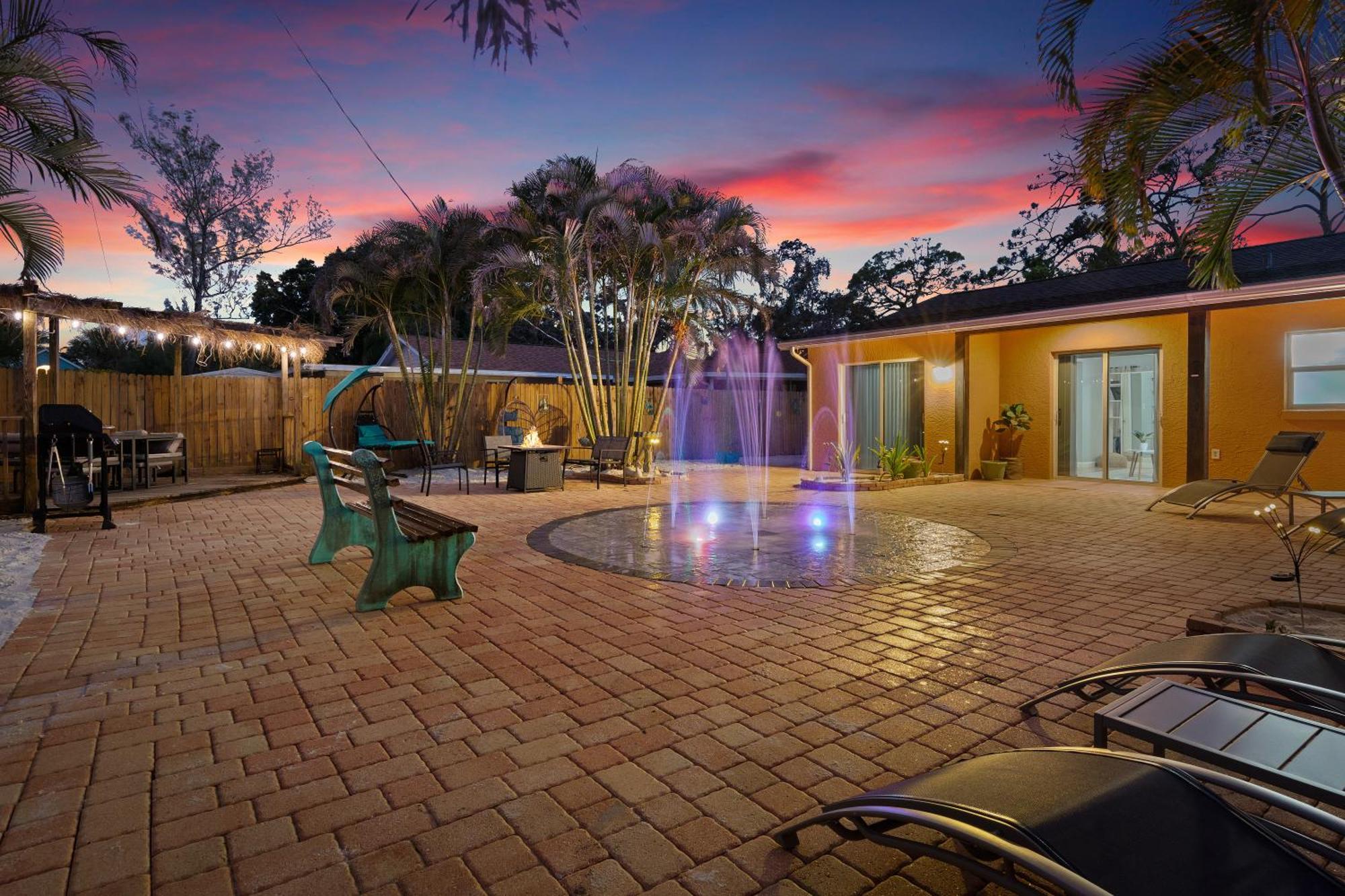 Coastal Villa W Amazing Courtyard - Splash Pad! Σεϊρασότα Εξωτερικό φωτογραφία