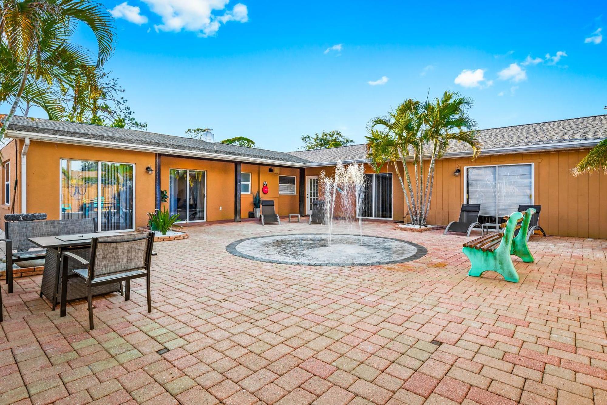 Coastal Villa W Amazing Courtyard - Splash Pad! Σεϊρασότα Εξωτερικό φωτογραφία
