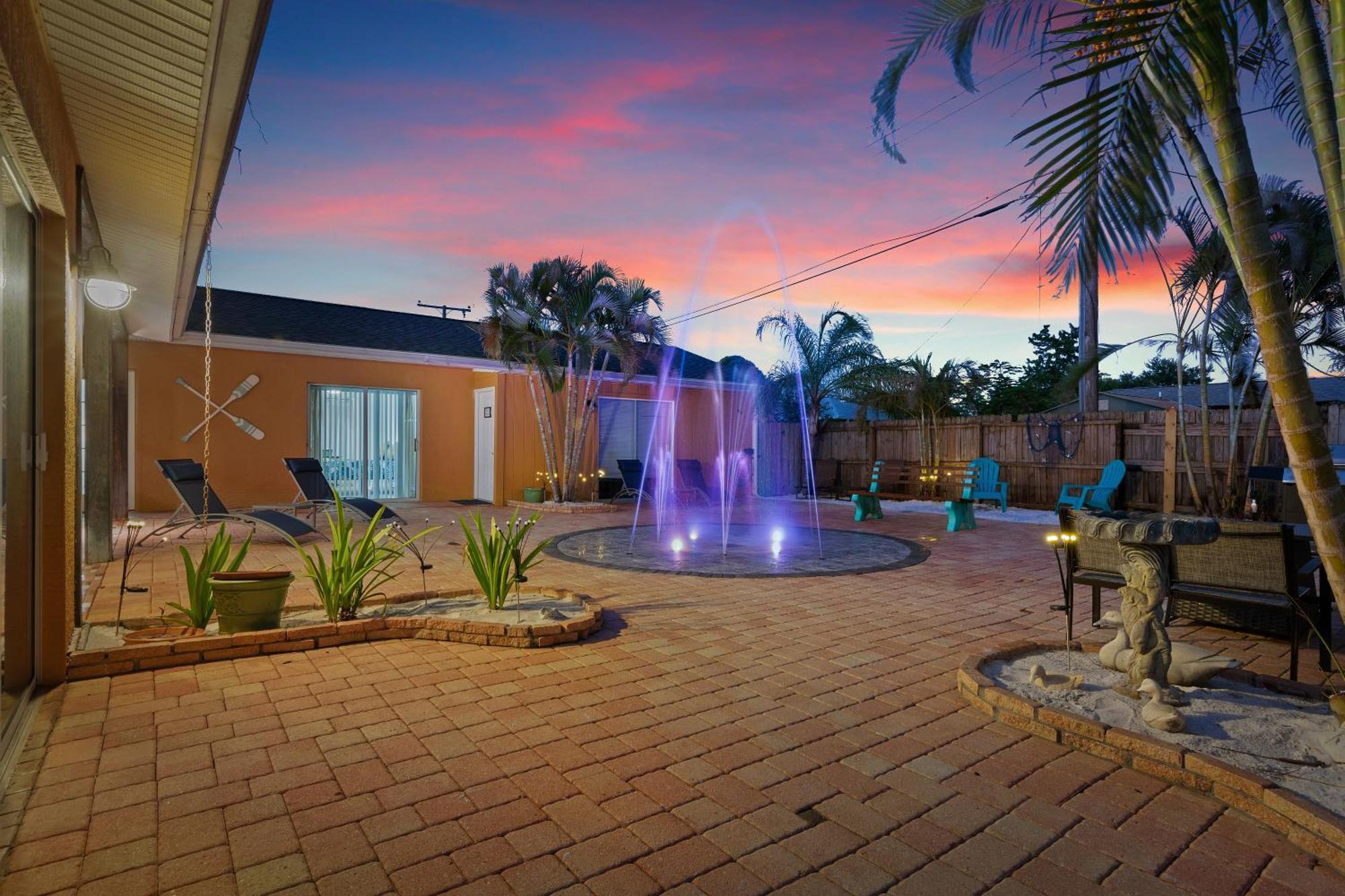 Coastal Villa W Amazing Courtyard - Splash Pad! Σεϊρασότα Εξωτερικό φωτογραφία